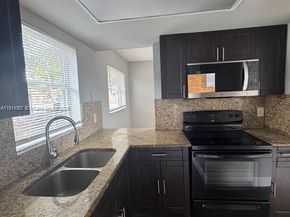 7810 SW 10th St, North Lauderdale FL 33068