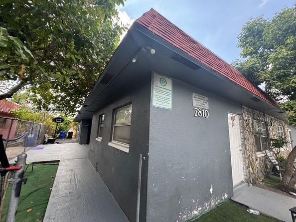 7810 SW 10th St, North Lauderdale FL 33068