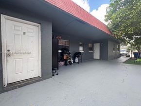 7810 SW 10th St, North Lauderdale FL 33068