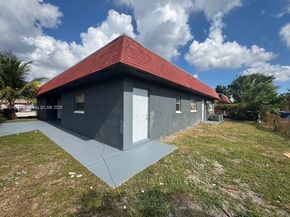 7810 SW 10th St, North Lauderdale FL 33068