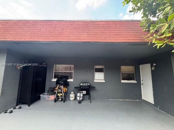 7810 SW 10th St, North Lauderdale FL 33068