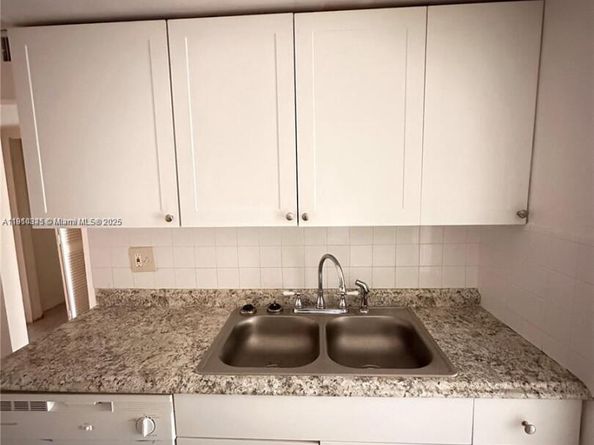 680 Tennis Club Dr 107, Fort Lauderdale FL 33311