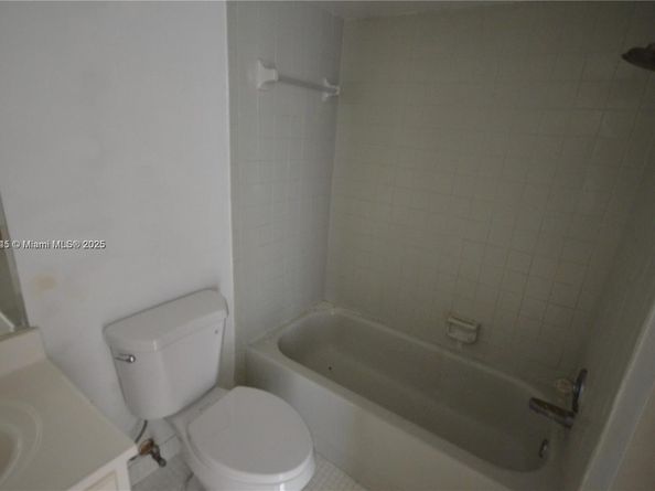 680 Tennis Club Dr 107, Fort Lauderdale FL 33311