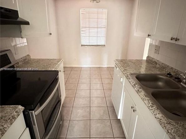 680 Tennis Club Dr 107, Fort Lauderdale FL 33311