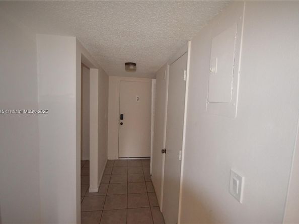 680 Tennis Club Dr 107, Fort Lauderdale FL 33311