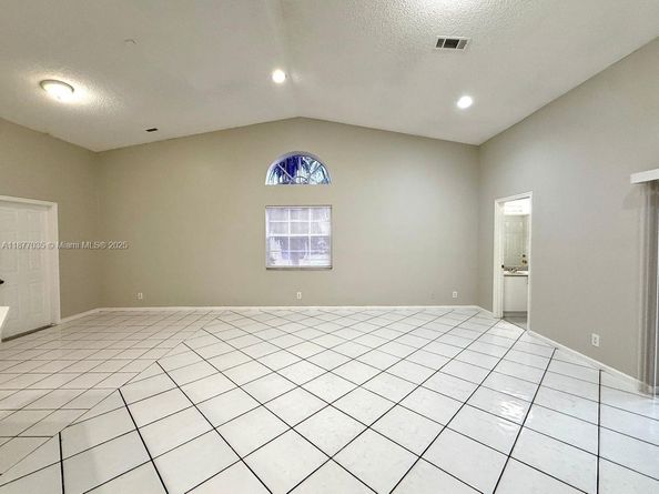 20133 NW 9th Ct, Pembroke Pines FL 33029
