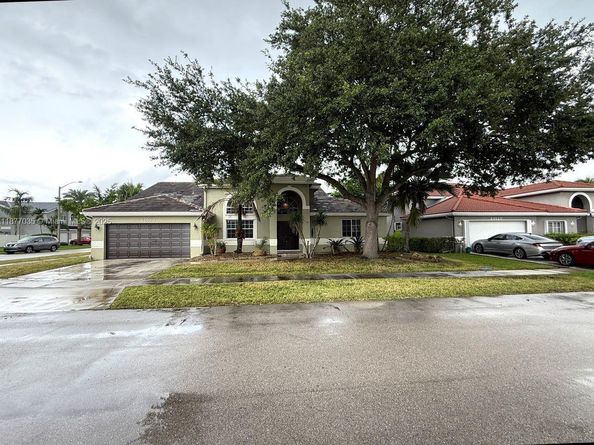20133 NW 9th Ct, Pembroke Pines FL 33029
