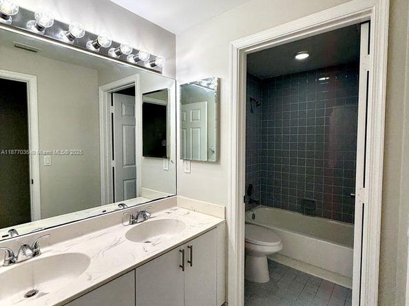 20133 NW 9th Ct, Pembroke Pines FL 33029
