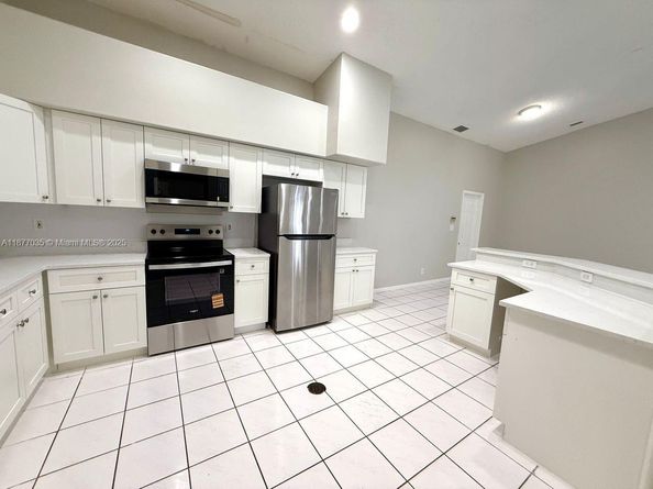 20133 NW 9th Ct, Pembroke Pines FL 33029