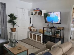 2241 Monroe St 8, Hollywood FL 33020