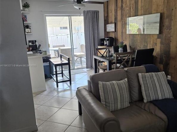 2241 Monroe St 8, Hollywood FL 33020