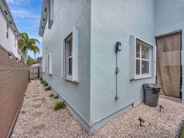 216 NE 36th Ter, Homestead FL 33033