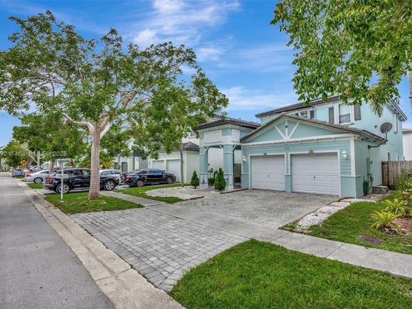 216 NE 36th Ter, Homestead FL 33033