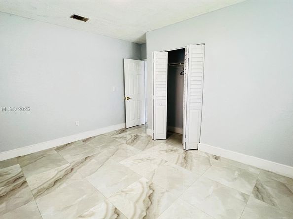 2450 NW 60th St, Miami FL 33142