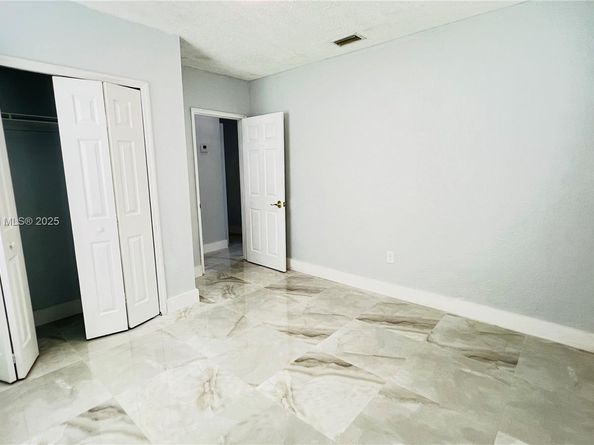 2450 NW 60th St, Miami FL 33142