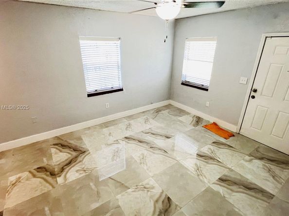 2450 NW 60th St, Miami FL 33142