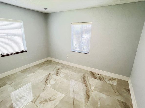 2450 NW 60th St, Miami FL 33142
