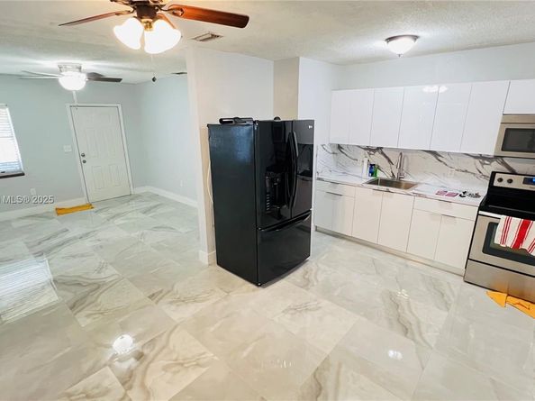 2450 NW 60th St, Miami FL 33142
