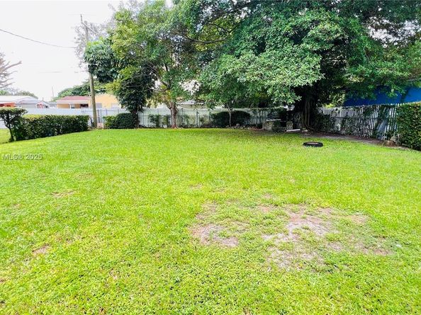 2450 NW 60th St, Miami FL 33142
