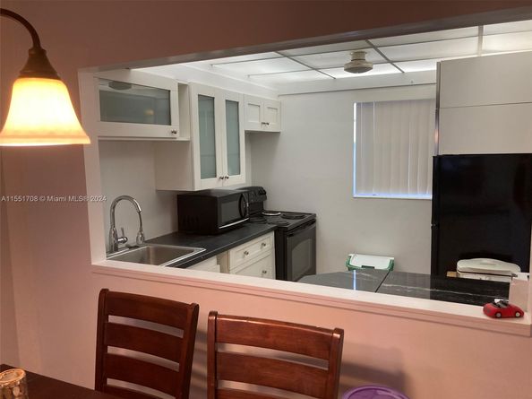 5111 W Oakland Park Blvd 104, Lauderdale Lakes FL 33313