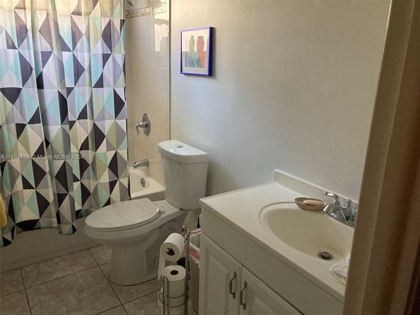5111 W Oakland Park Blvd 104, Lauderdale Lakes FL 33313