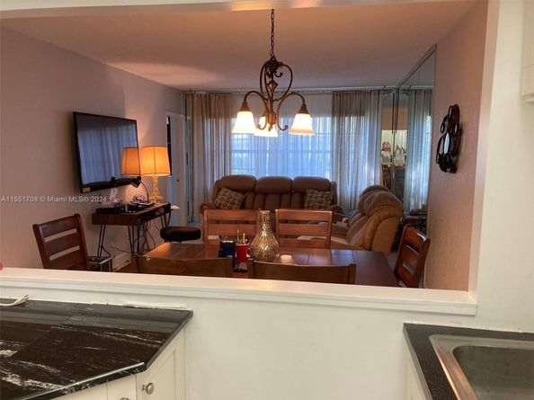 5111 W Oakland Park Blvd 104, Lauderdale Lakes FL 33313