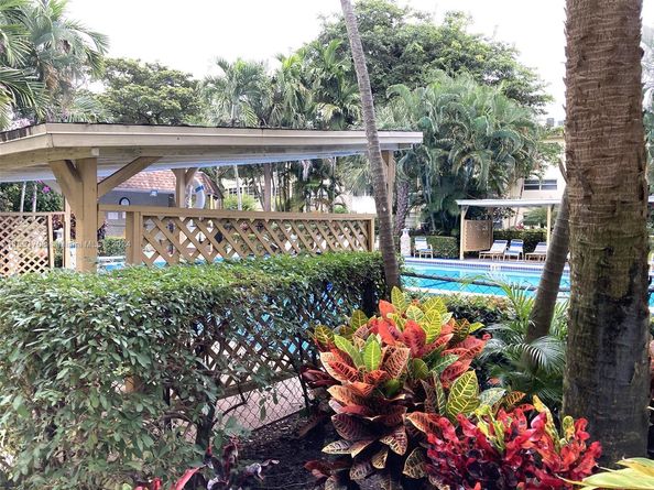 5111 W Oakland Park Blvd 104, Lauderdale Lakes FL 33313