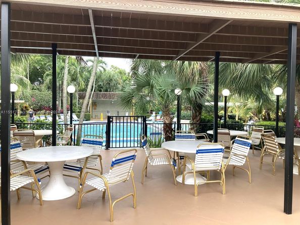 5111 W Oakland Park Blvd 104, Lauderdale Lakes FL 33313