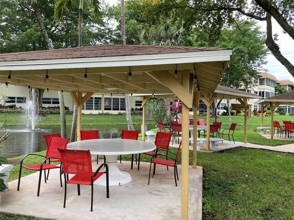 5111 W Oakland Park Blvd 104, Lauderdale Lakes FL 33313