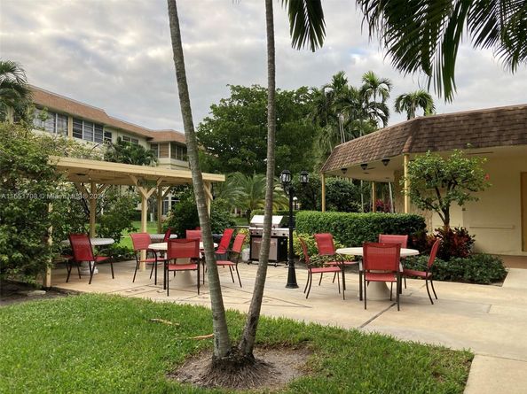 5111 W Oakland Park Blvd 104, Lauderdale Lakes FL 33313