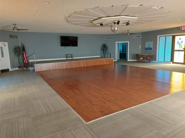 5111 W Oakland Park Blvd 104, Lauderdale Lakes FL 33313