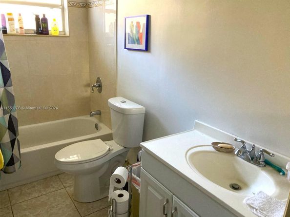 5111 W Oakland Park Blvd 104, Lauderdale Lakes FL 33313