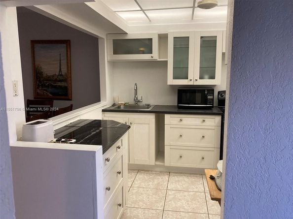 5111 W Oakland Park Blvd 104, Lauderdale Lakes FL 33313
