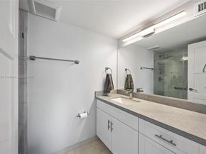 600 Parkview Dr 815, Hallandale Beach FL 33009