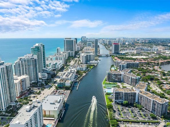 600 Parkview Dr 815, Hallandale Beach FL 33009