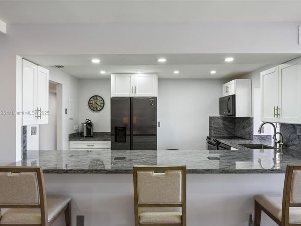 600 Parkview Dr 815, Hallandale Beach FL 33009