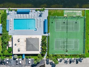 600 Parkview Dr 815, Hallandale Beach FL 33009