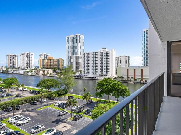 600 Parkview Dr 815, Hallandale Beach FL 33009