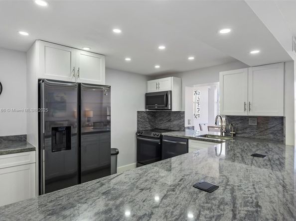 600 Parkview Dr 815, Hallandale Beach FL 33009