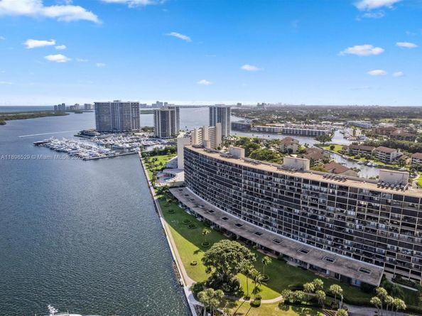 136 Lakeshore Dr PH13, North Palm Beach FL 33408