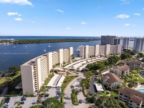 136 Lakeshore Dr PH13, North Palm Beach FL 33408