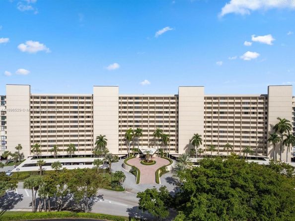 136 Lakeshore Dr PH13, North Palm Beach FL 33408