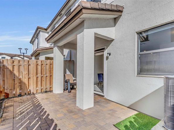 274 SW 159th Pl, Pembroke Pines FL 33027