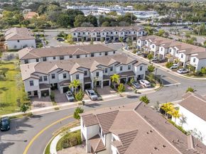 274 SW 159th Pl, Pembroke Pines FL 33027