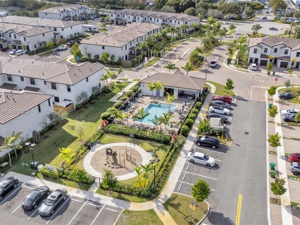 274 SW 159th Pl, Pembroke Pines FL 33027