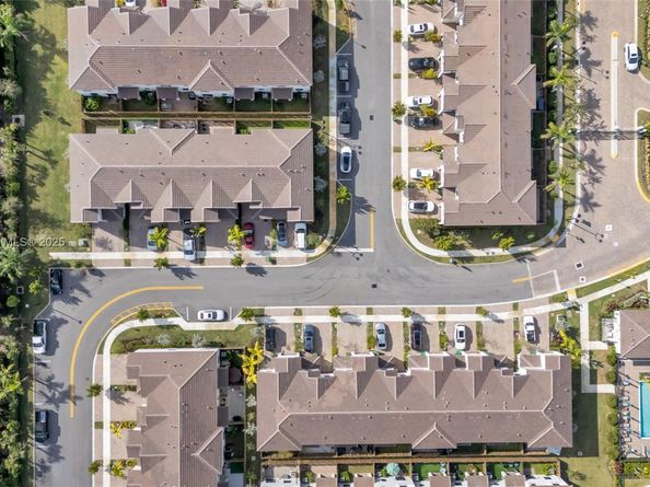 274 SW 159th Pl, Pembroke Pines FL 33027