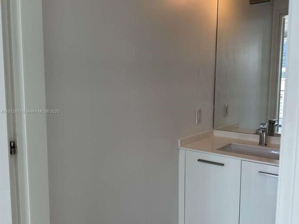 1300 Brickell Bay Dr 2400, Miami FL 33131