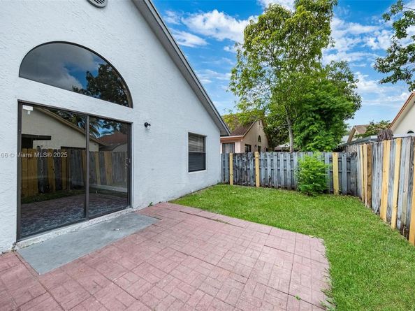 620 Laurel Way, North Lauderdale FL 33068