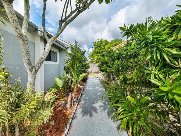 620 Laurel Way, North Lauderdale FL 33068