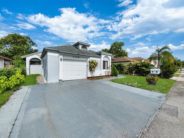 620 Laurel Way, North Lauderdale FL 33068